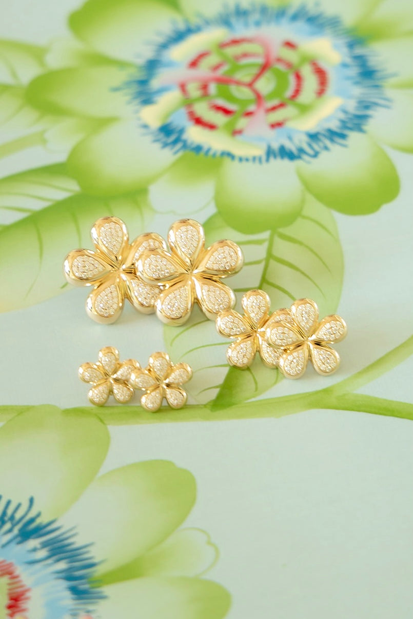 Gold and diamond pave earrings set in 14k yellow gold palm beach style, made in Palm Beach by design team Pelimingo, fine jewelry, flower earrings
