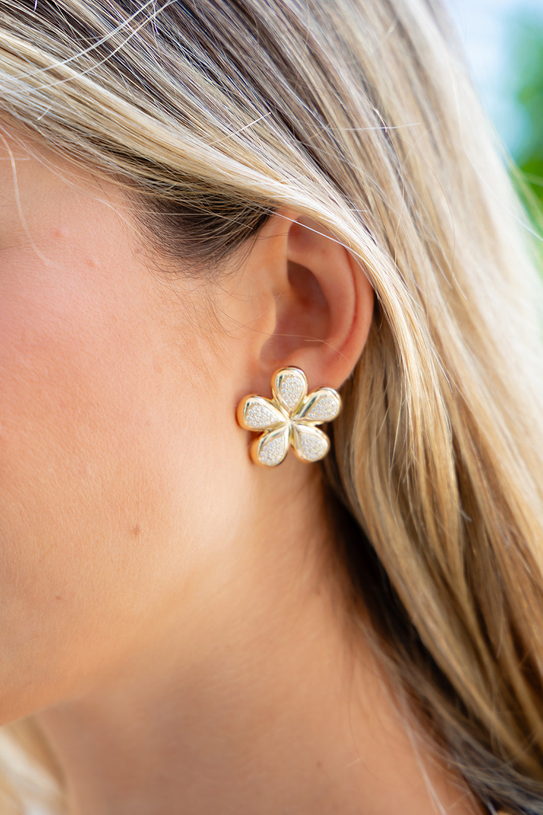 Gold and diamond pave earrings set in 14k yellow gold palm beach style, made in Palm Beach by design team Pelimingo, fine jewelry, flower earrings