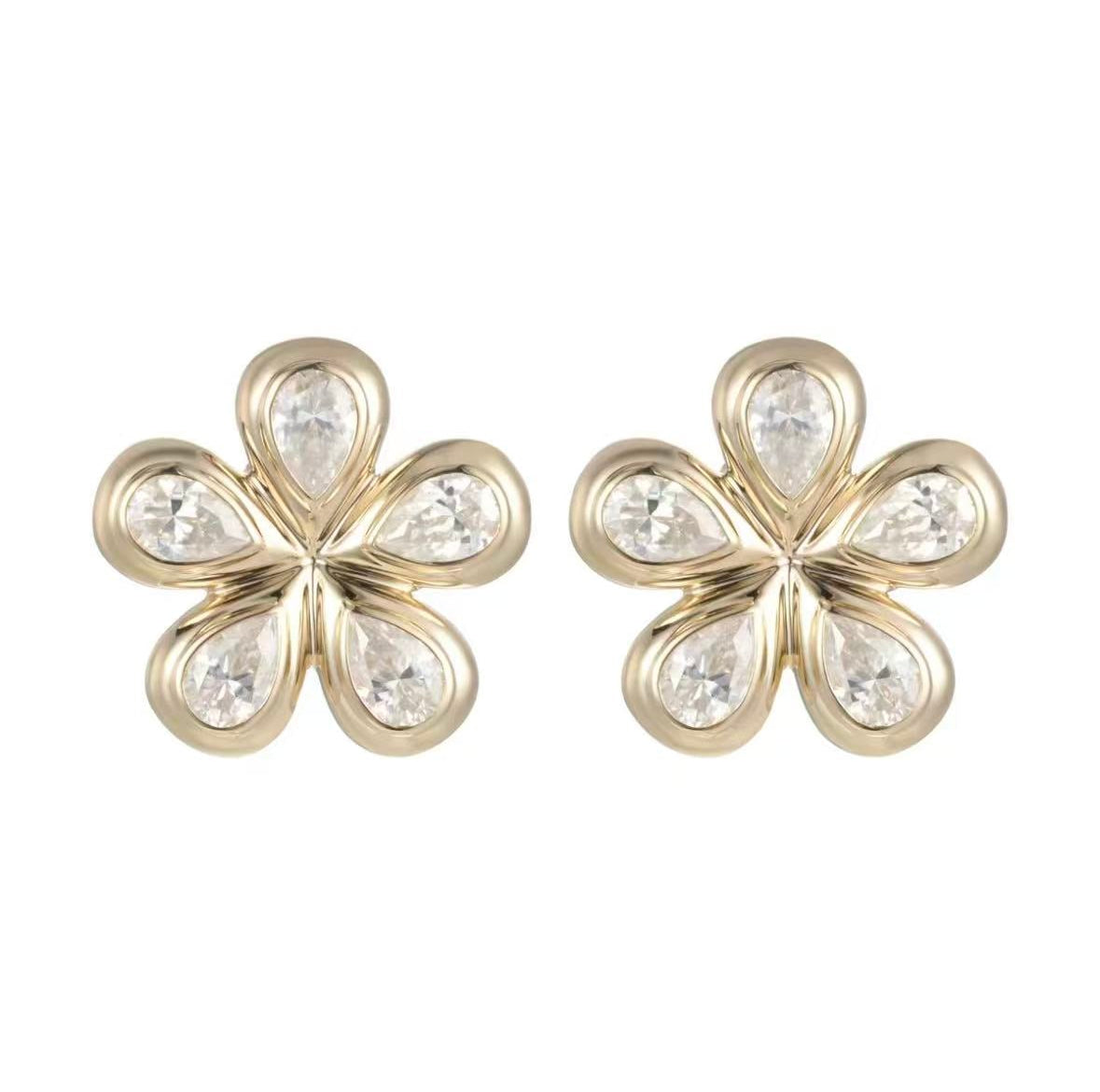 Pair of gold flower-shaped earrings with lab diamonds set in 14K yellow gold.  Designed by Palm Beach jewelers Pelimingo Palm Beach.  Palm Beach style, flower blossom, fine jewlery